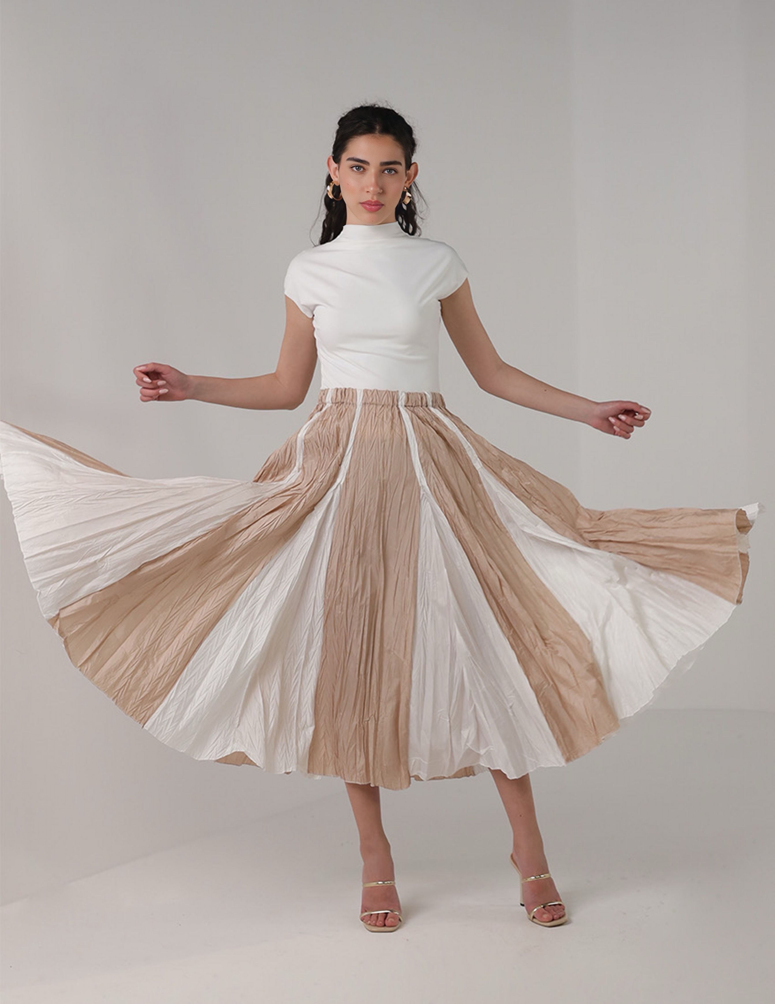 تنورة مطوية متعددة الألوان