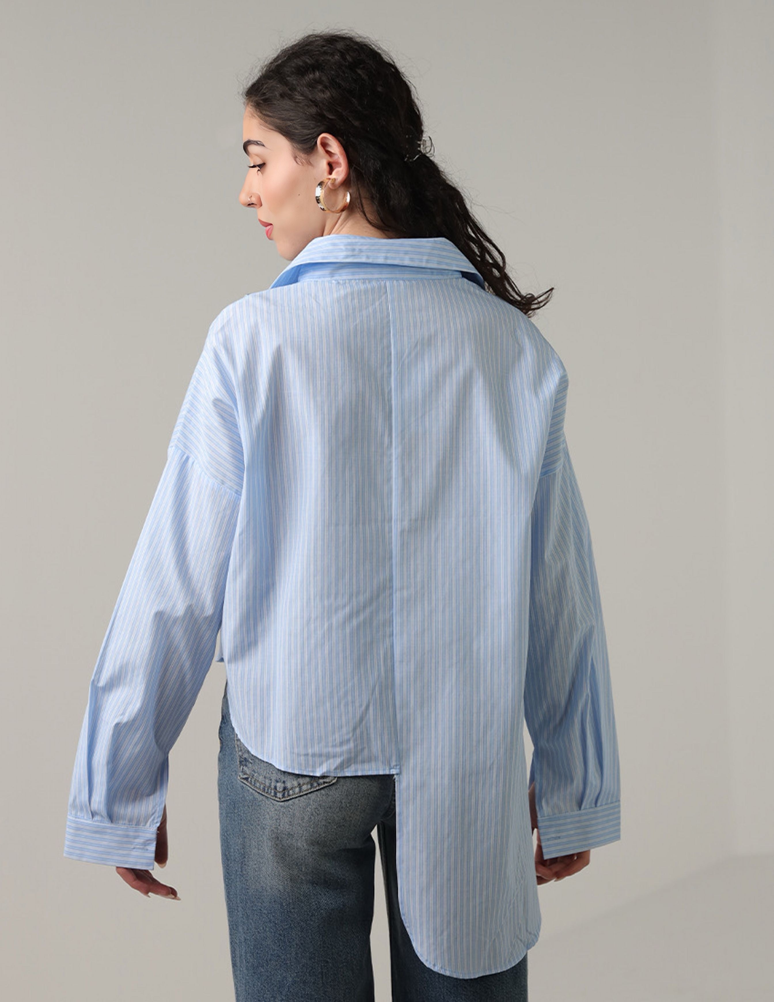 قميص مخطط مع رقعة جينز