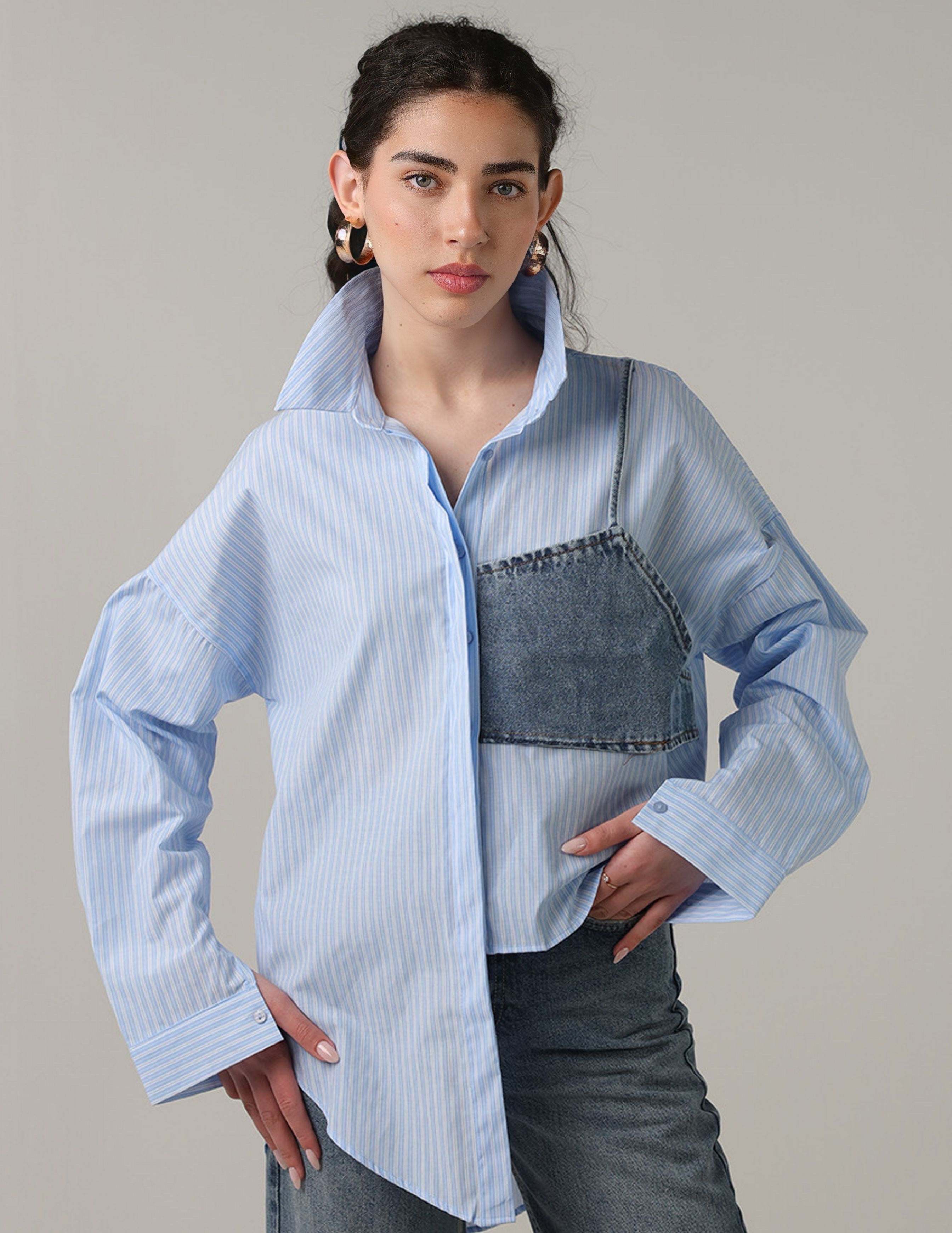 قميص مخطط مع رقعة جينز