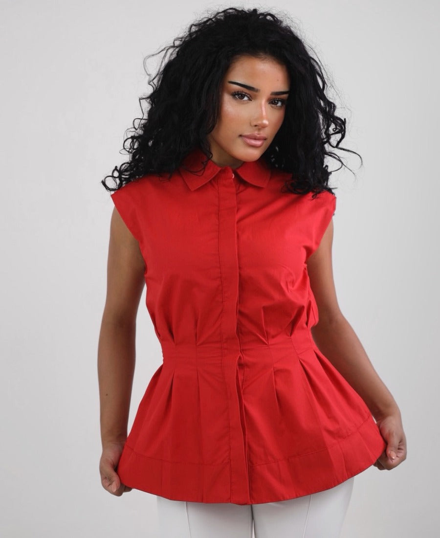 Sleeveless shirt with a gathered waist