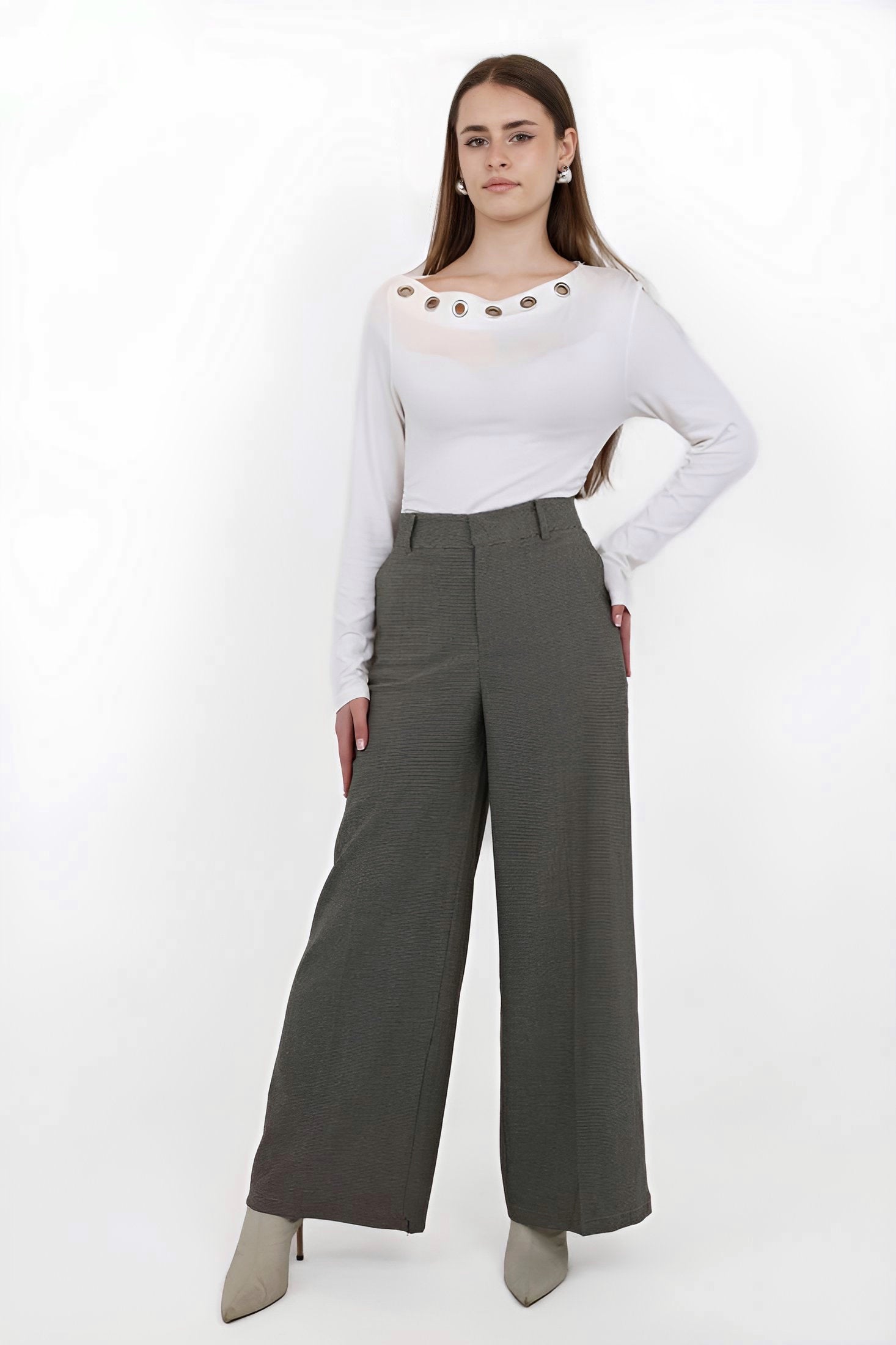 Black-gray checkered straight trousers
