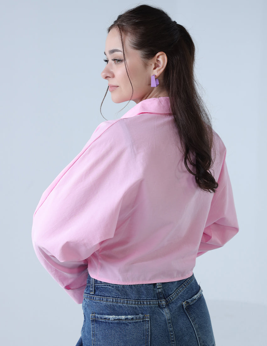 قميص بتفاصيل في الأمام