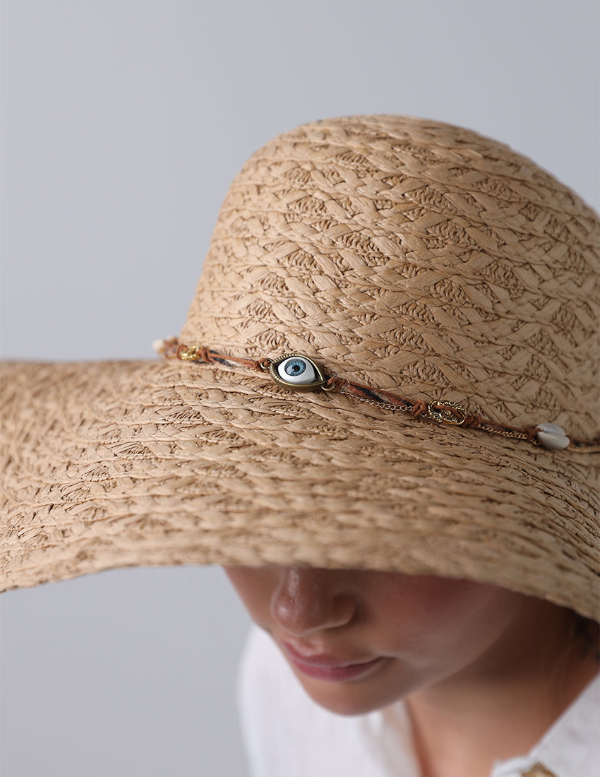 قبعة مستديرة ذات ياقة واسعة