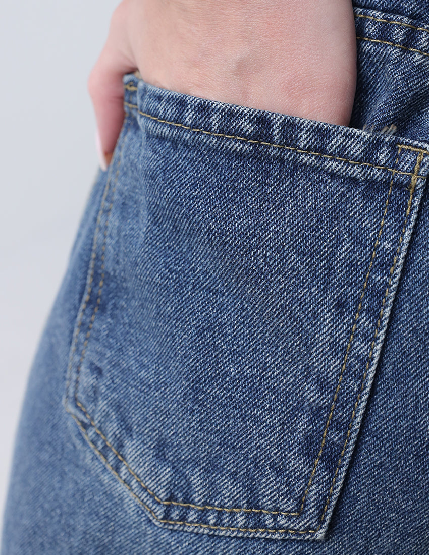 High-waisted jeans with a dark blue side stripe.