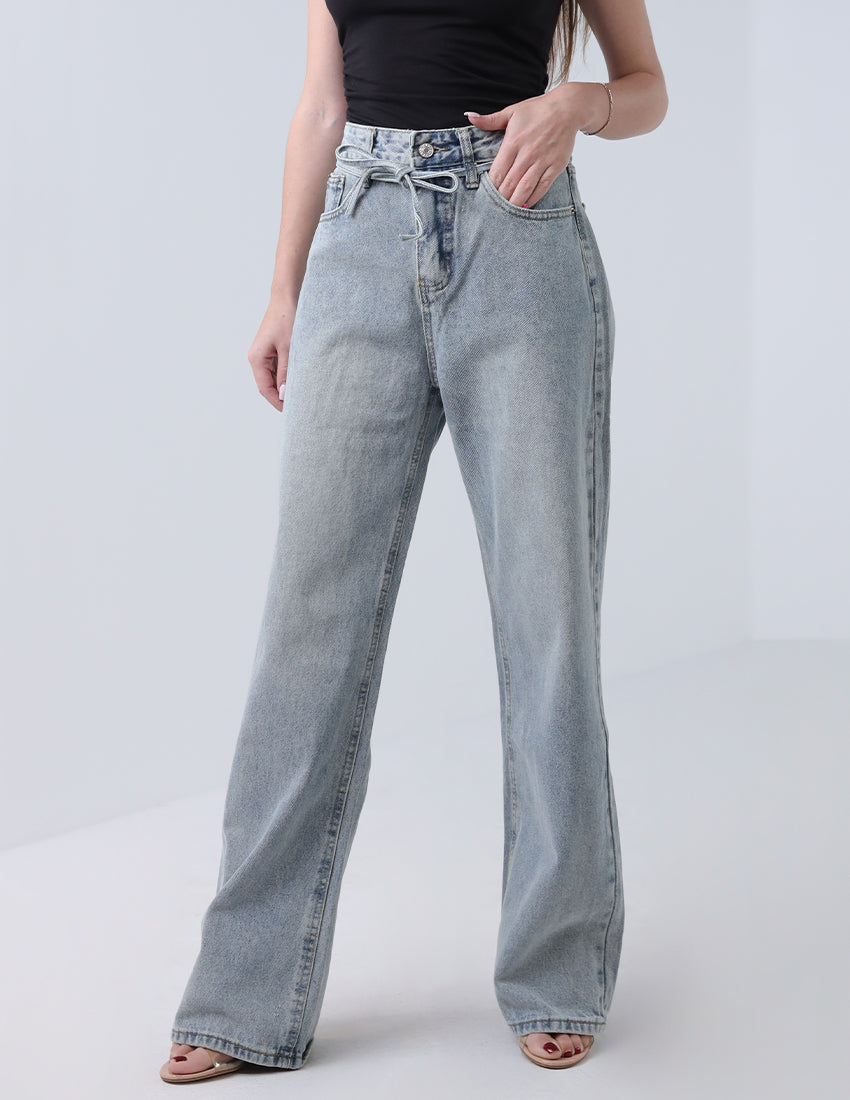 Straight-cut high-waisted jeans with tie