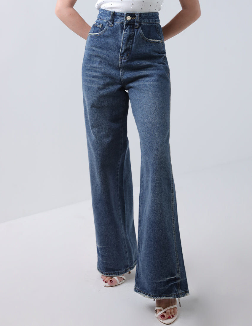 High-waisted jeans with a dark blue side stripe.