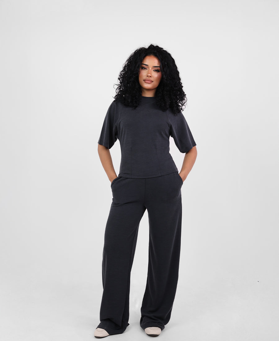 Straight cut pants with elastic waist