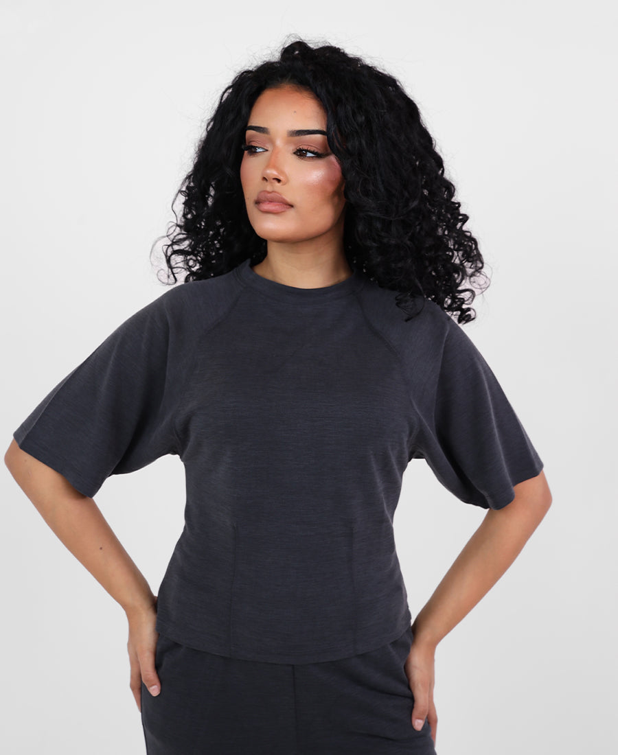 T-shirt with a stripe at the shoulders and waist