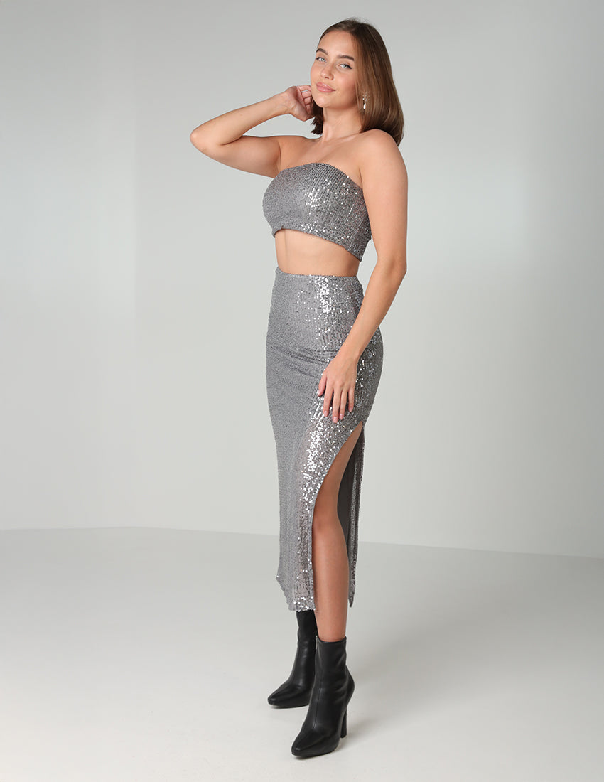 تنورة ميدي مزينة بالترتر مع شق جانبي