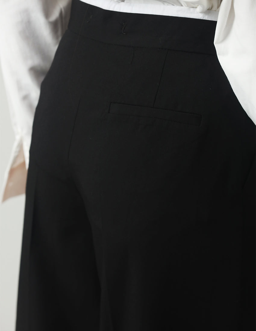 Straight-leg trousers with a tie waist