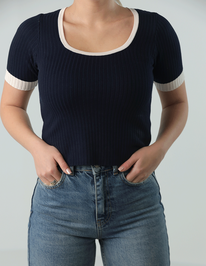 Tricot Top with Square Neckline and Short Sleeves