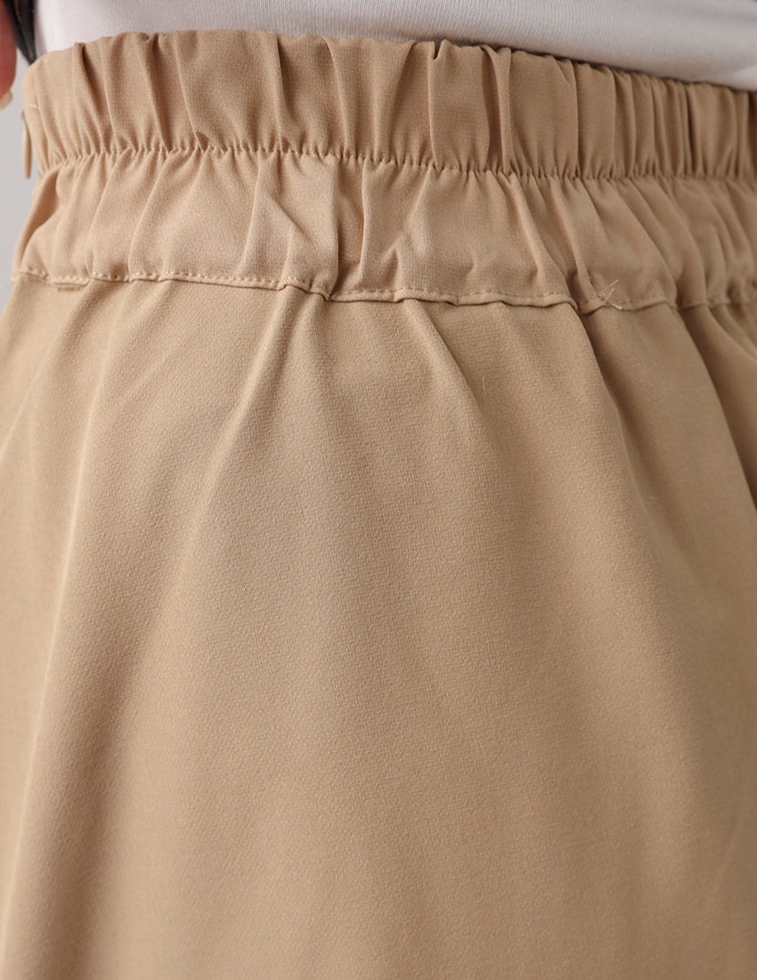 Long pleated beige skirt