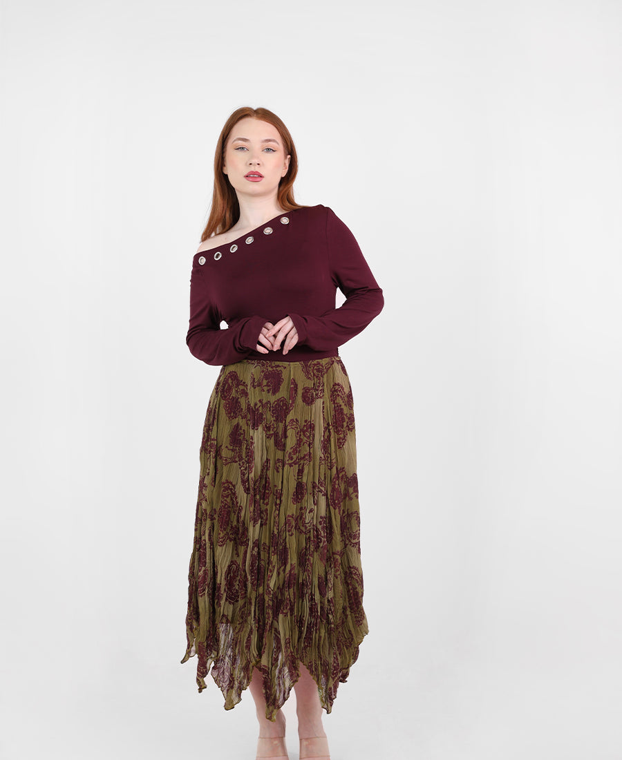 Pleated skirt with a burgundy and green rose print