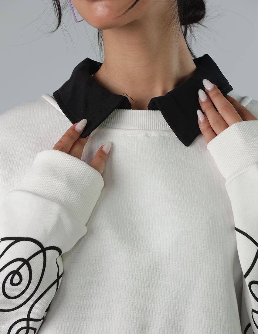 Oversized white blouse with a design on the sleeves