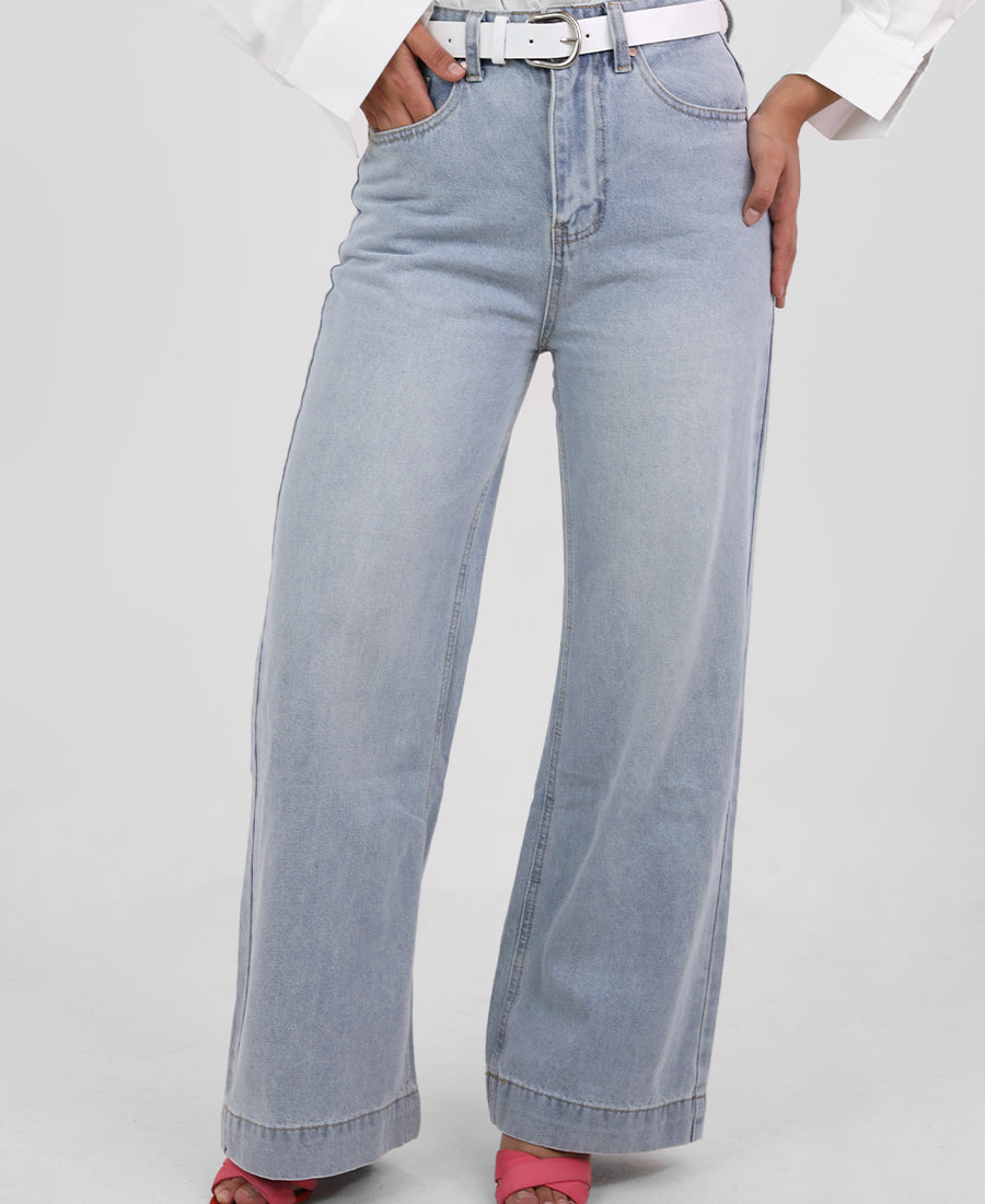 Straight-leg jeans with a white belt