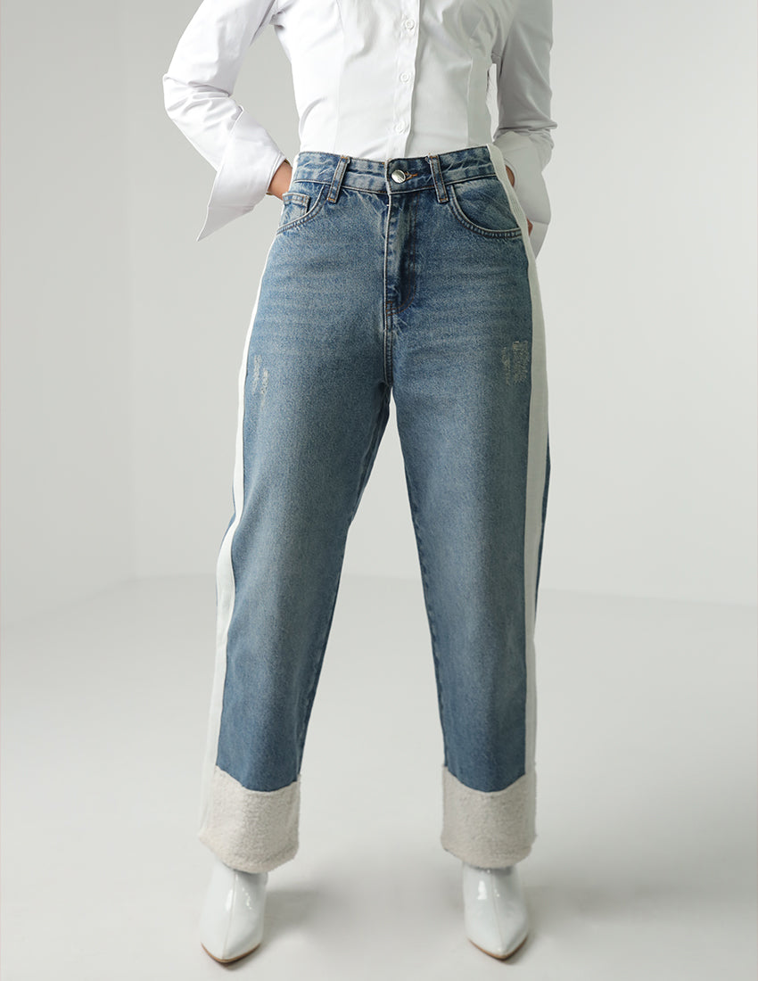 High-waisted jeans with a stripe and wool underneath