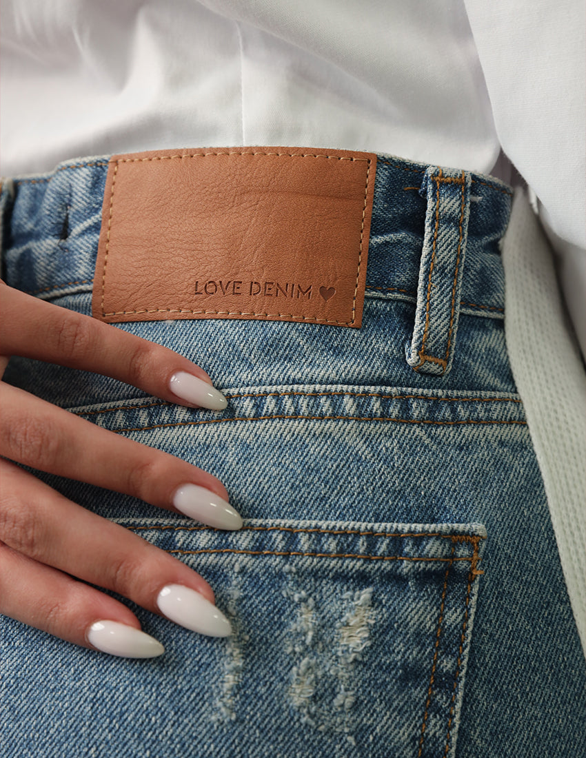 High-waisted jeans with a stripe and wool underneath