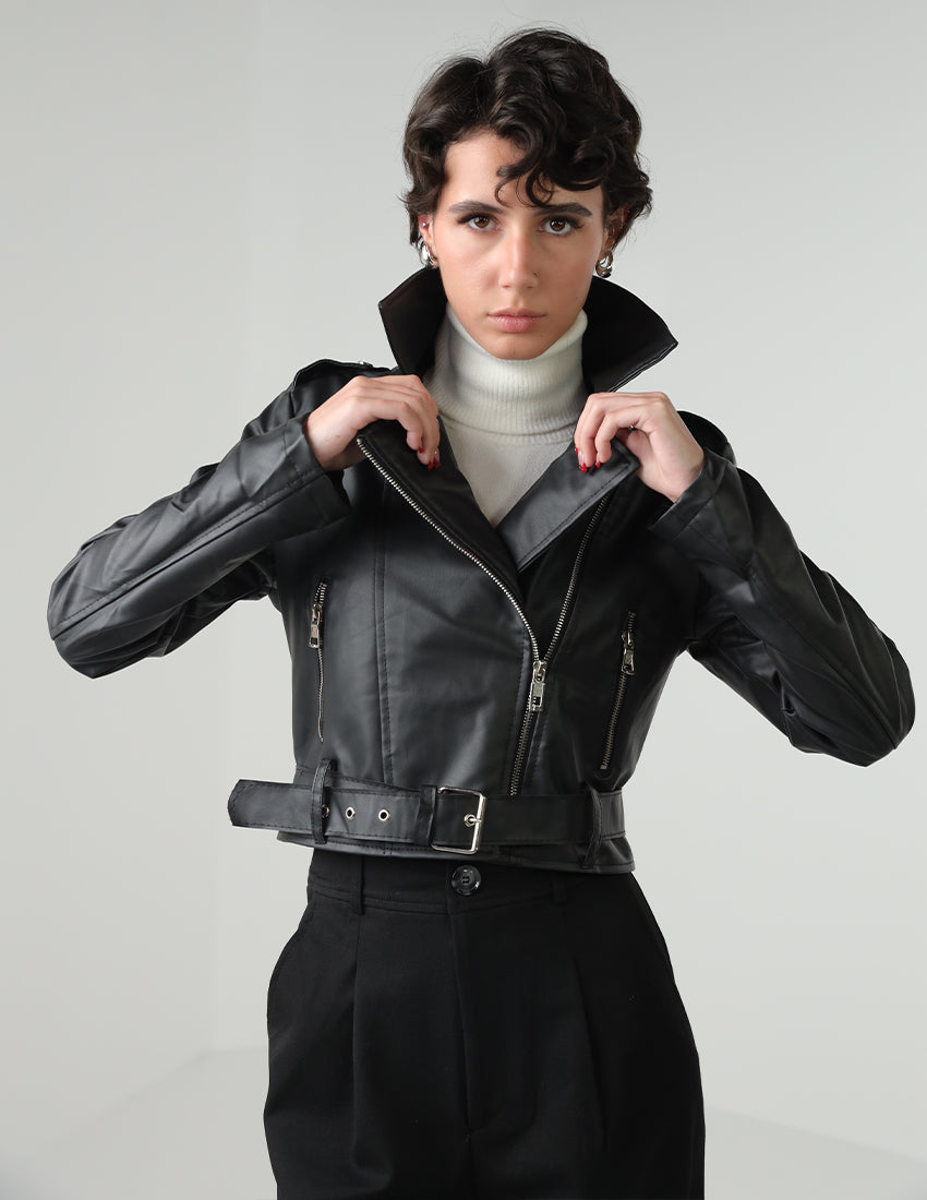 Short leather jacket with a slanted zipper