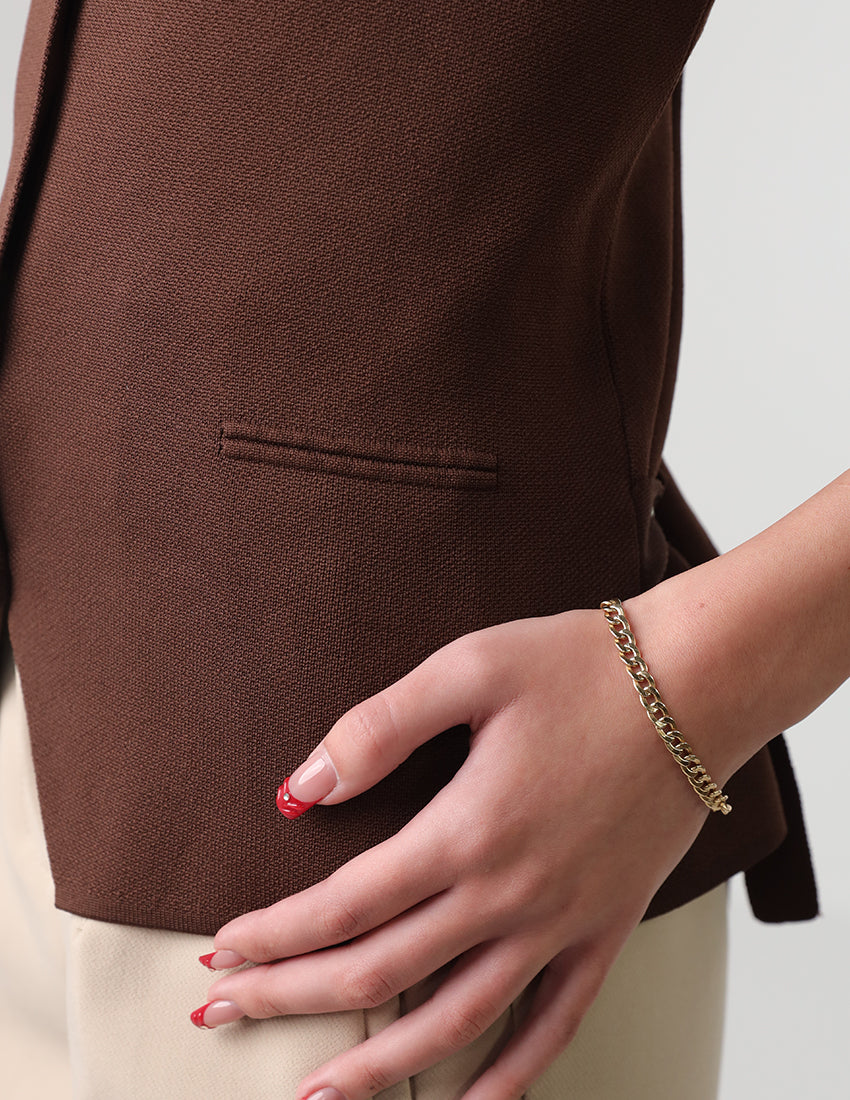 Wool vest with a belt at the back