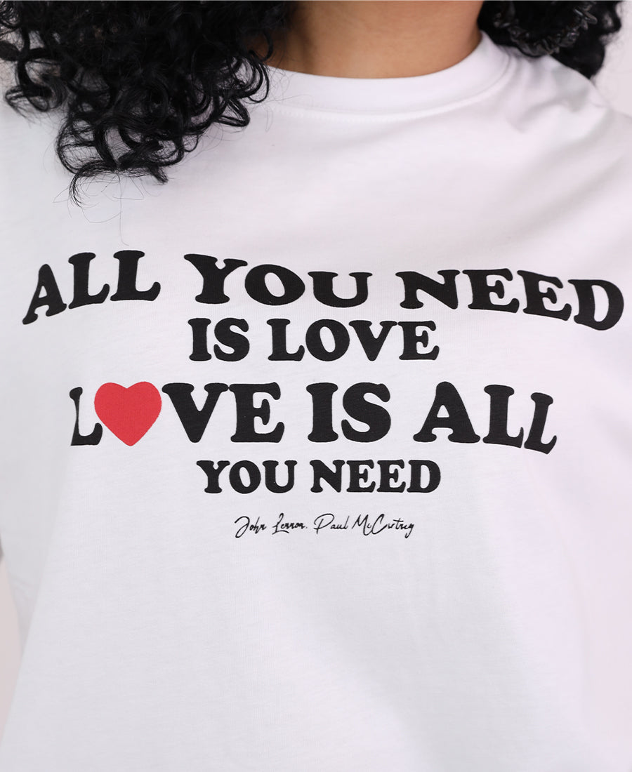 Oversized T-shirt "LOVE IS ALL YOU NEED"
