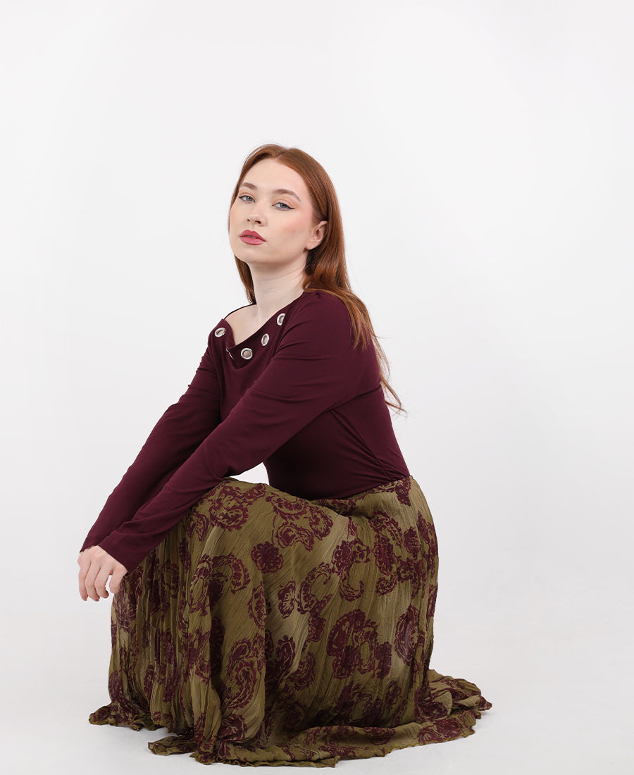 Pleated skirt with a burgundy and green rose print