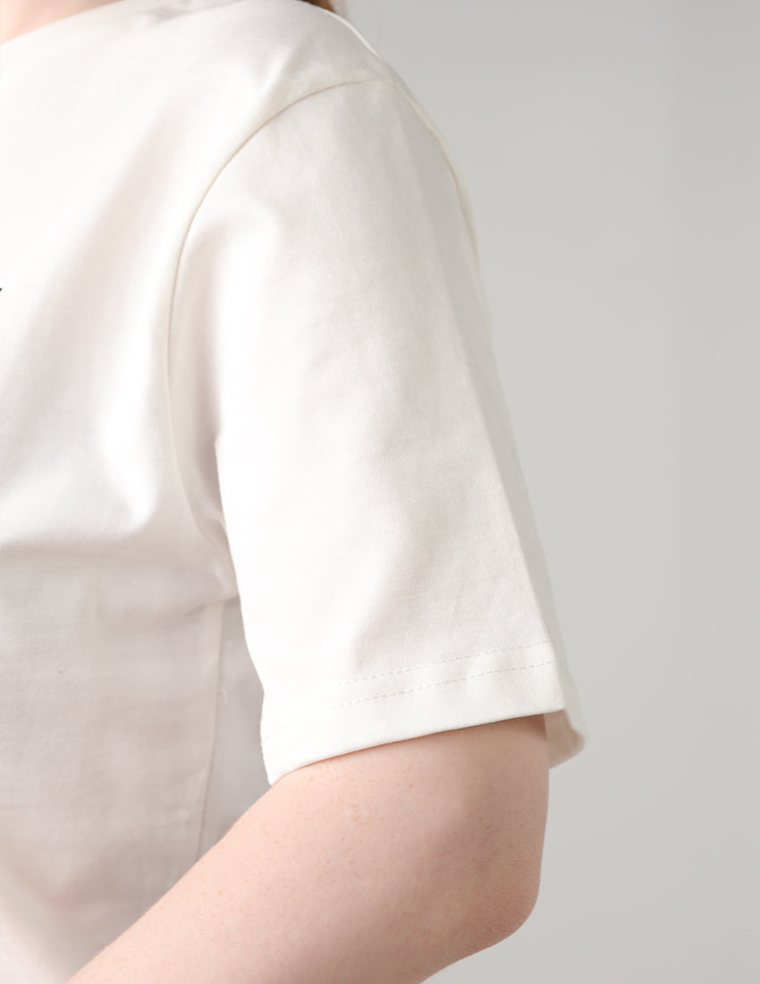 T-shirt with the words "BONITA" in tiger print