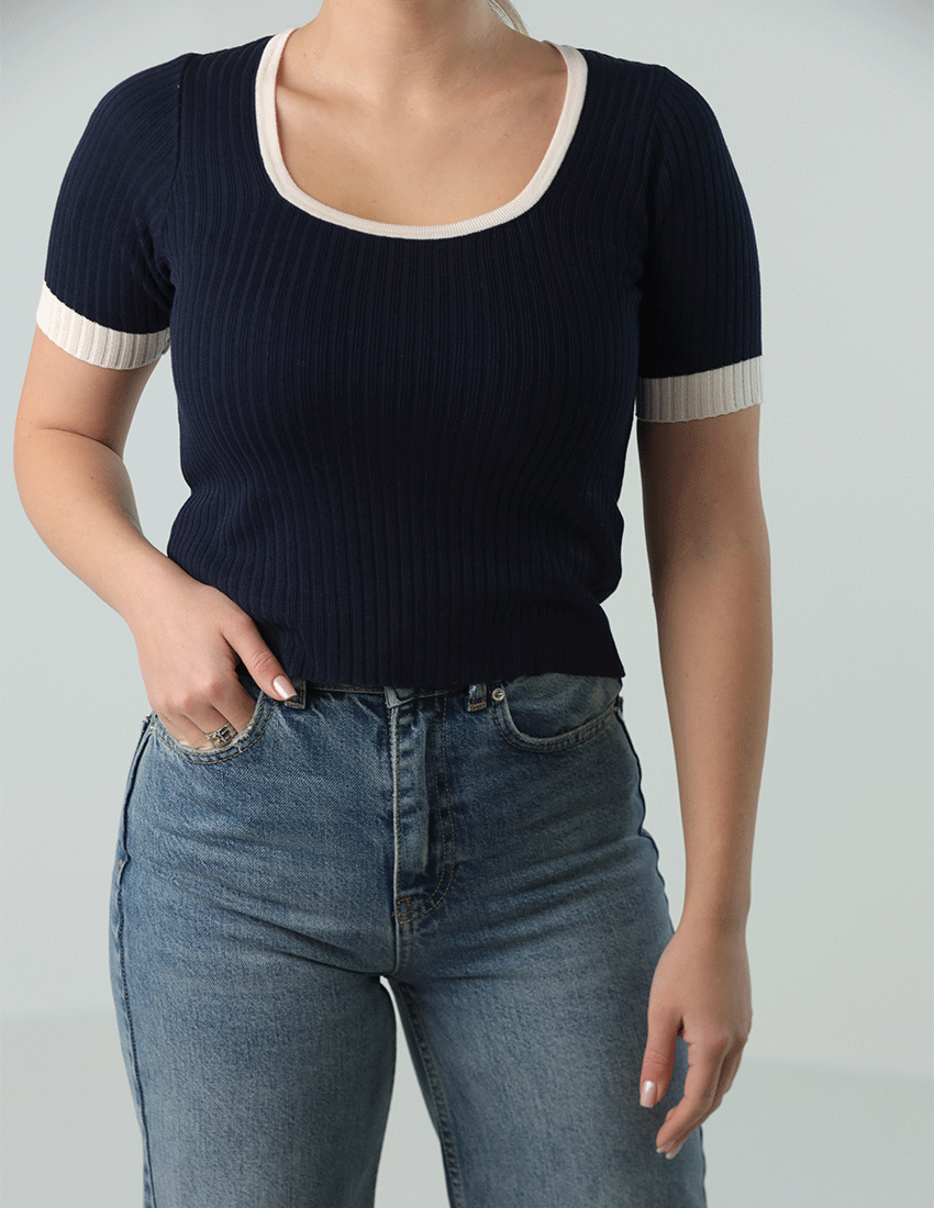 Tricot Top with Square Neckline and Short Sleeves