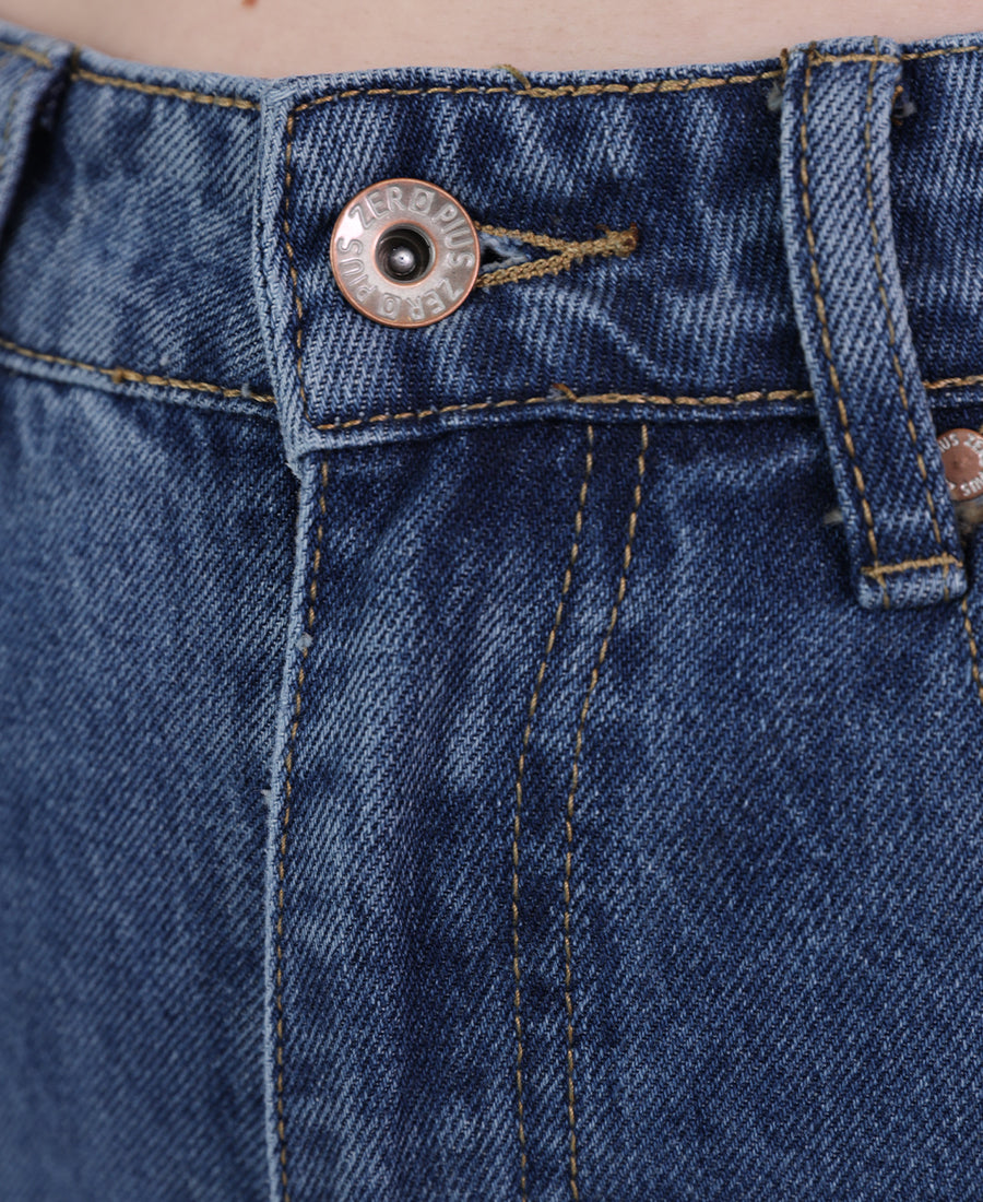 Straight-leg jeans