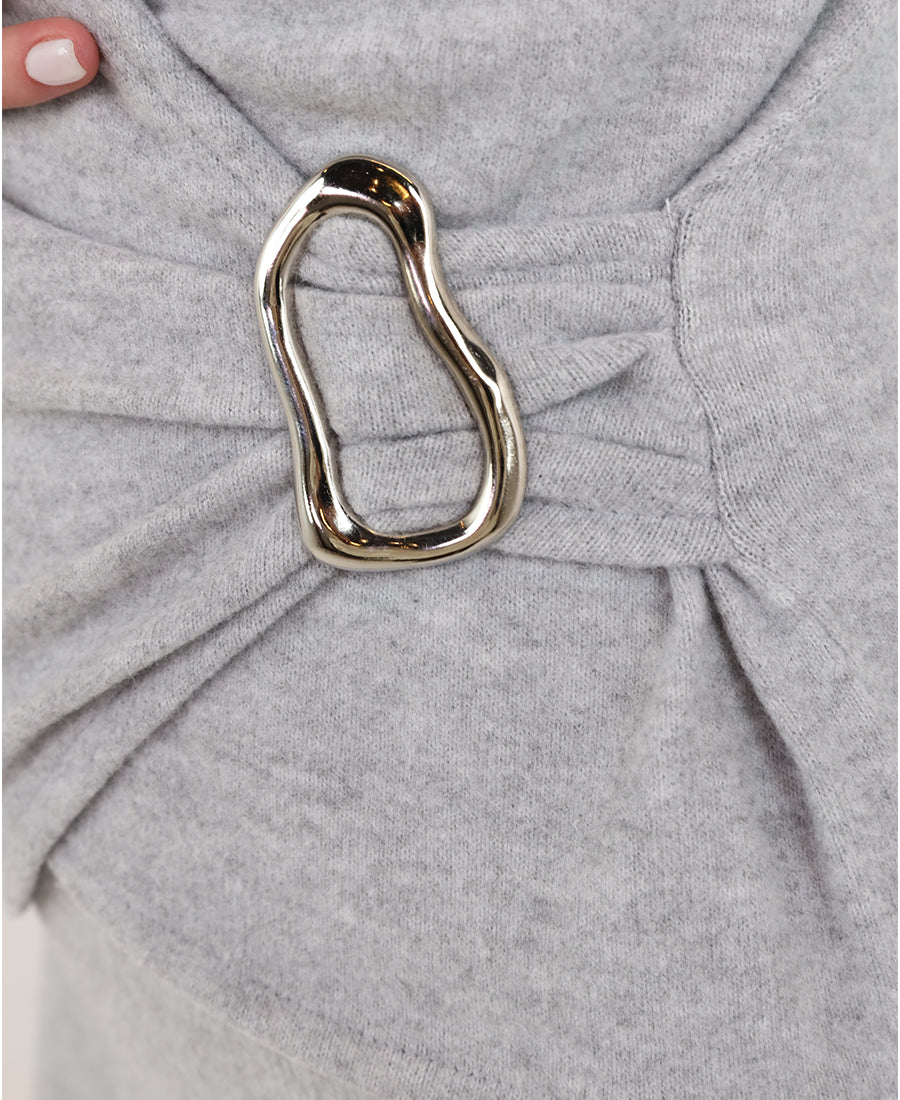 Tight blouse with a ring waist