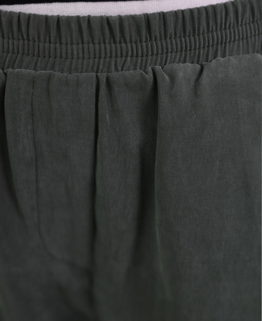 Butter fabric trousers with an elastic waistband