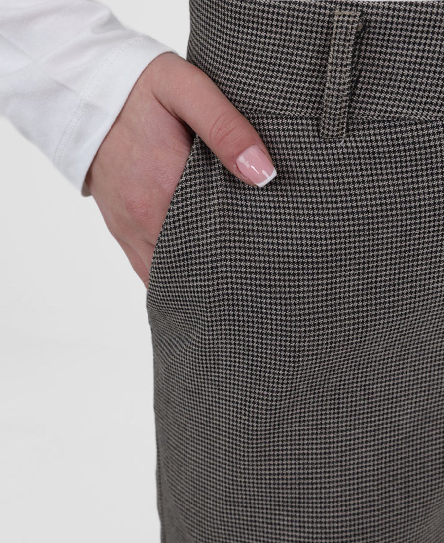 Black-gray checkered straight trousers