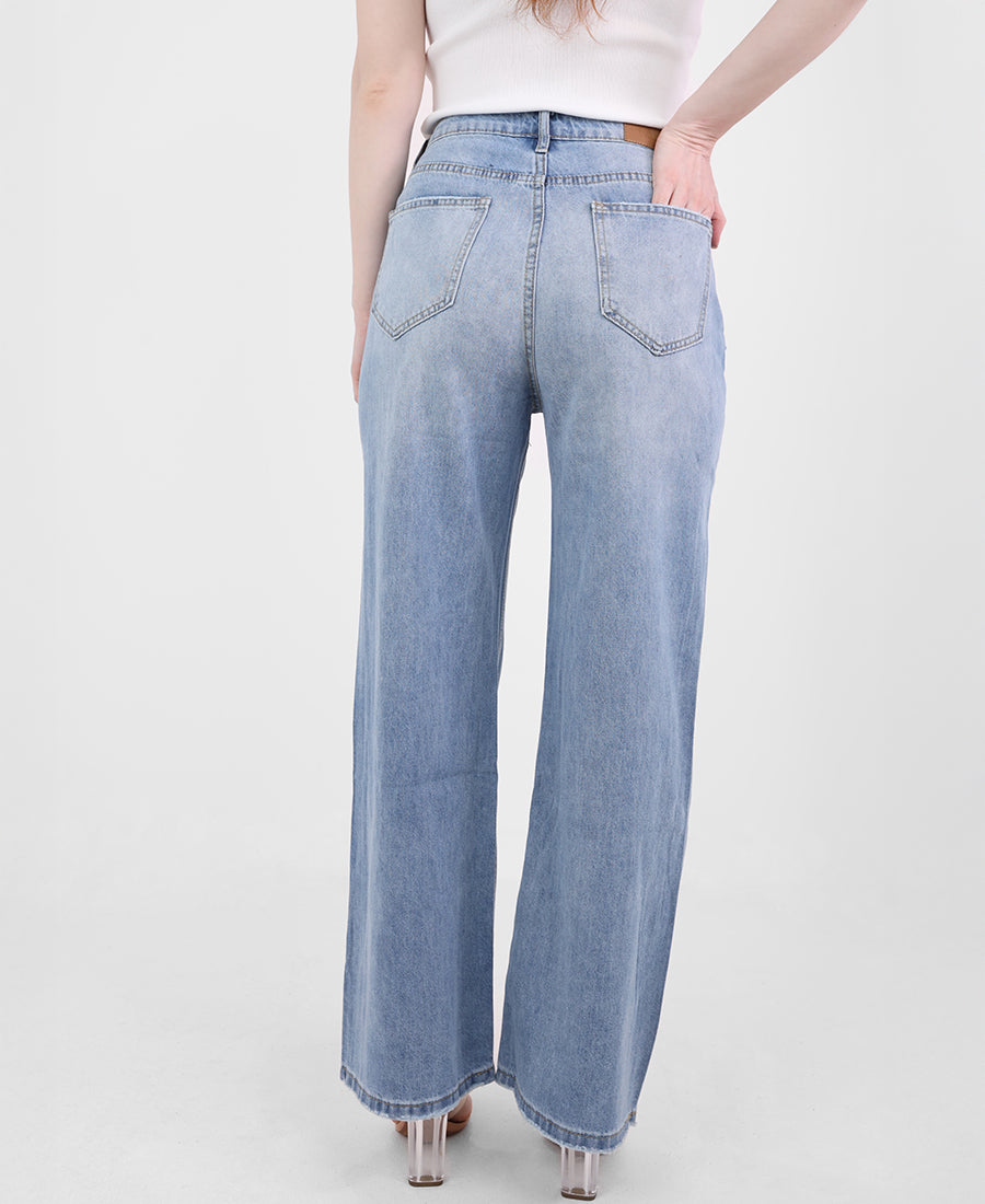 Straight-leg jeans with a slanted waist and button.