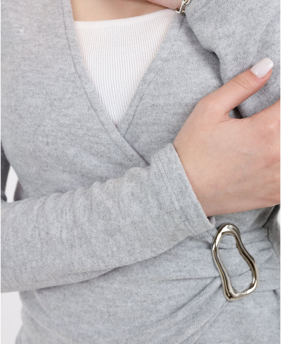 Tight blouse with a ring waist