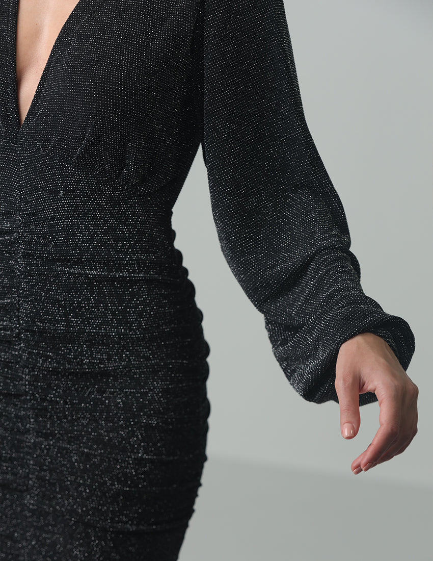 فستان قصير أسود لامع