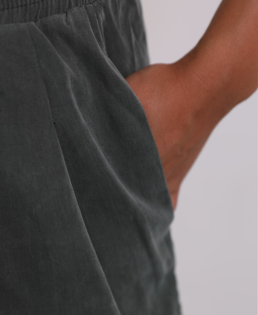 Butter fabric trousers with an elastic waistband