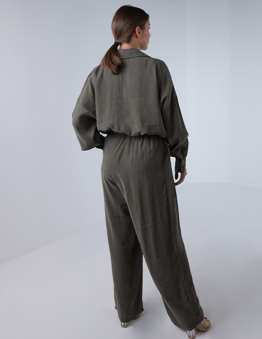 Two-piece oversized shirt with wide-leg pants