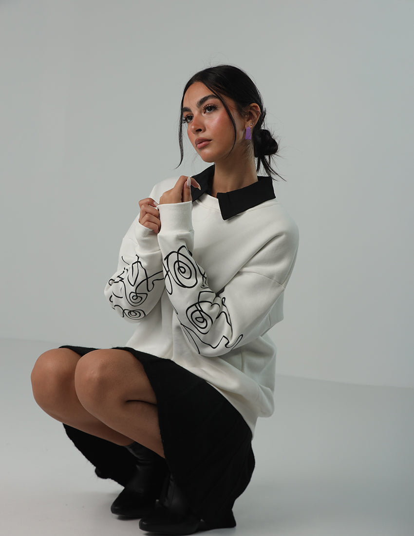 Oversized white blouse with a design on the sleeves