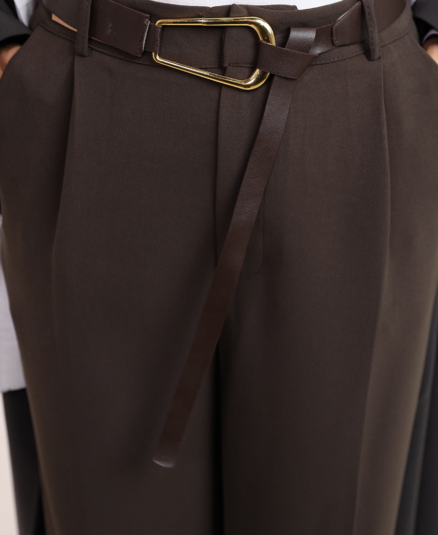 Straight cut pants with belt