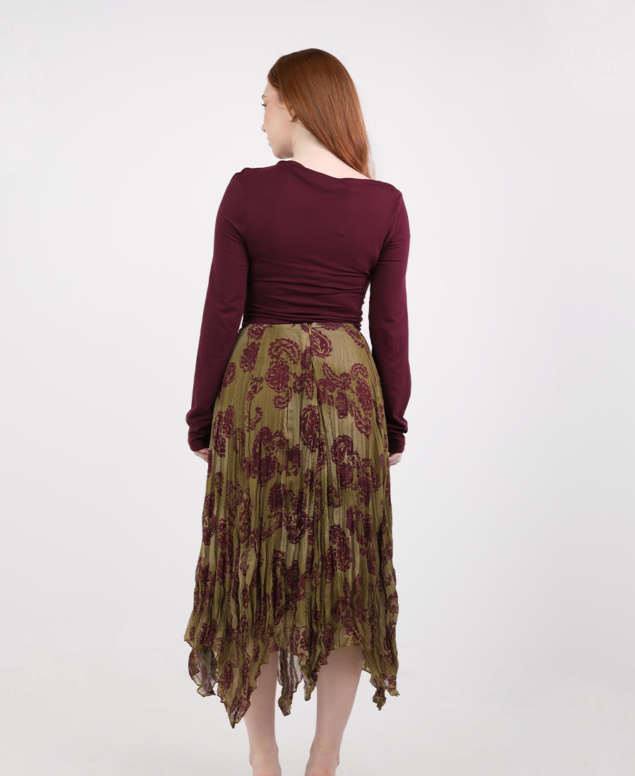 Pleated skirt with a burgundy and green rose print