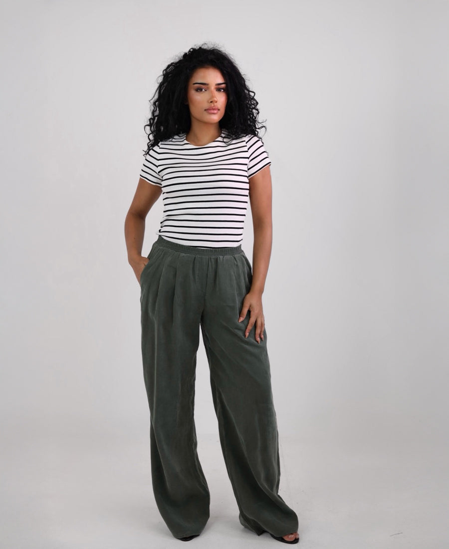 Butter fabric trousers with an elastic waistband