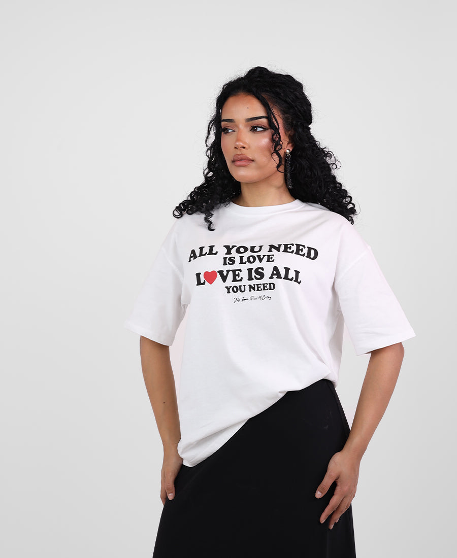 Oversized T-shirt "LOVE IS ALL YOU NEED"