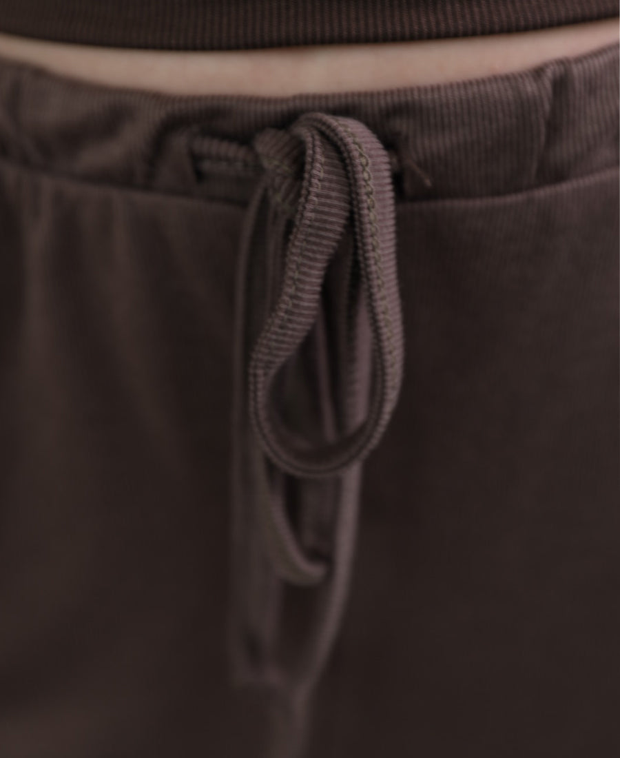 Sweatpants with elastic waistband