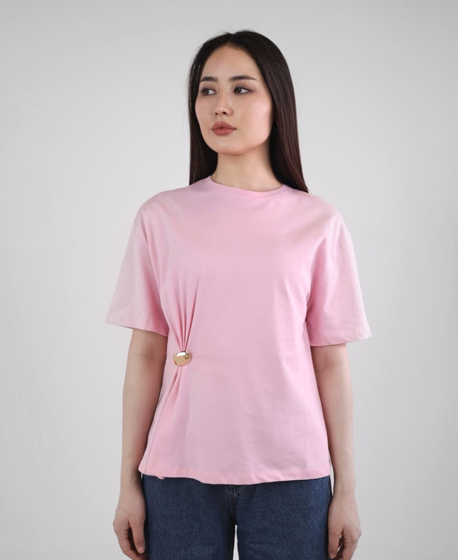 T-shirt waist brooch