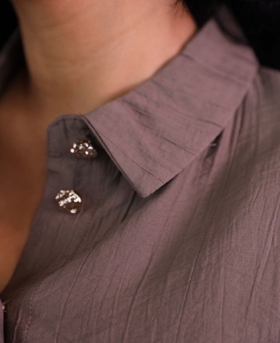 Short-sleeved shirt with a tie waist and button-up front