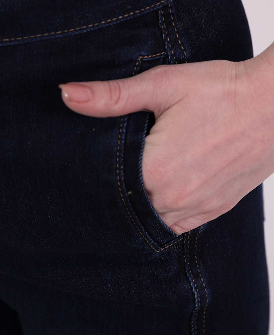 Wide leg jeans with a belt and diagonal seam