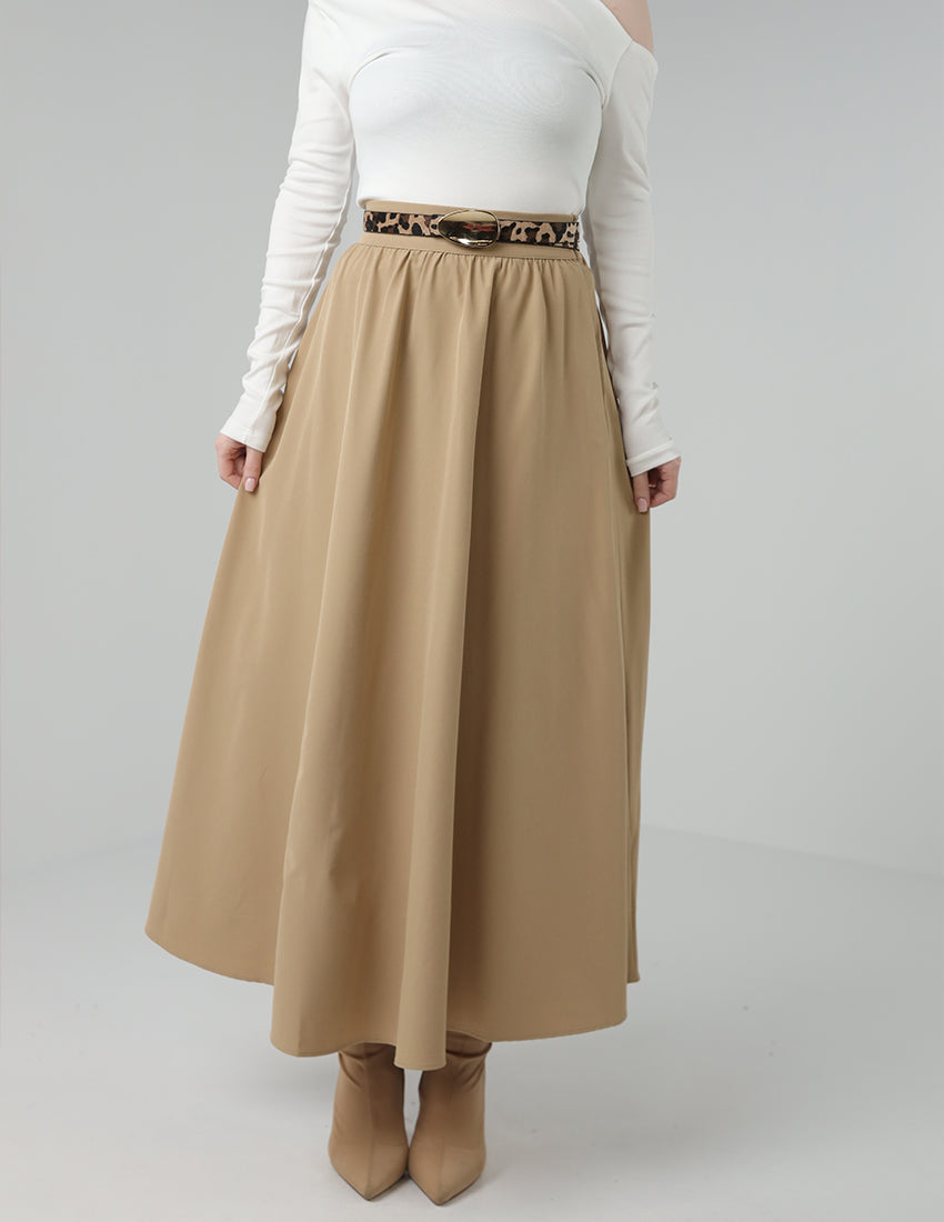 Long pleated beige skirt