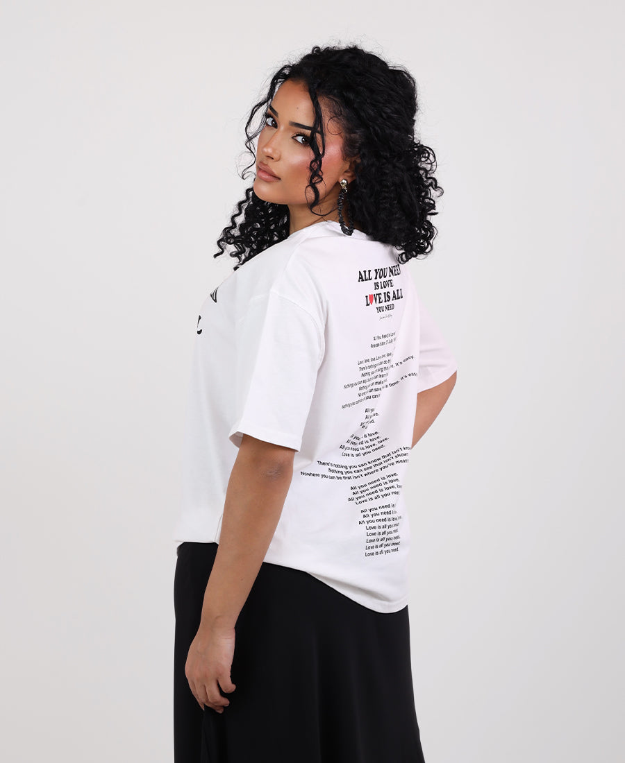Oversized T-shirt "LOVE IS ALL YOU NEED"