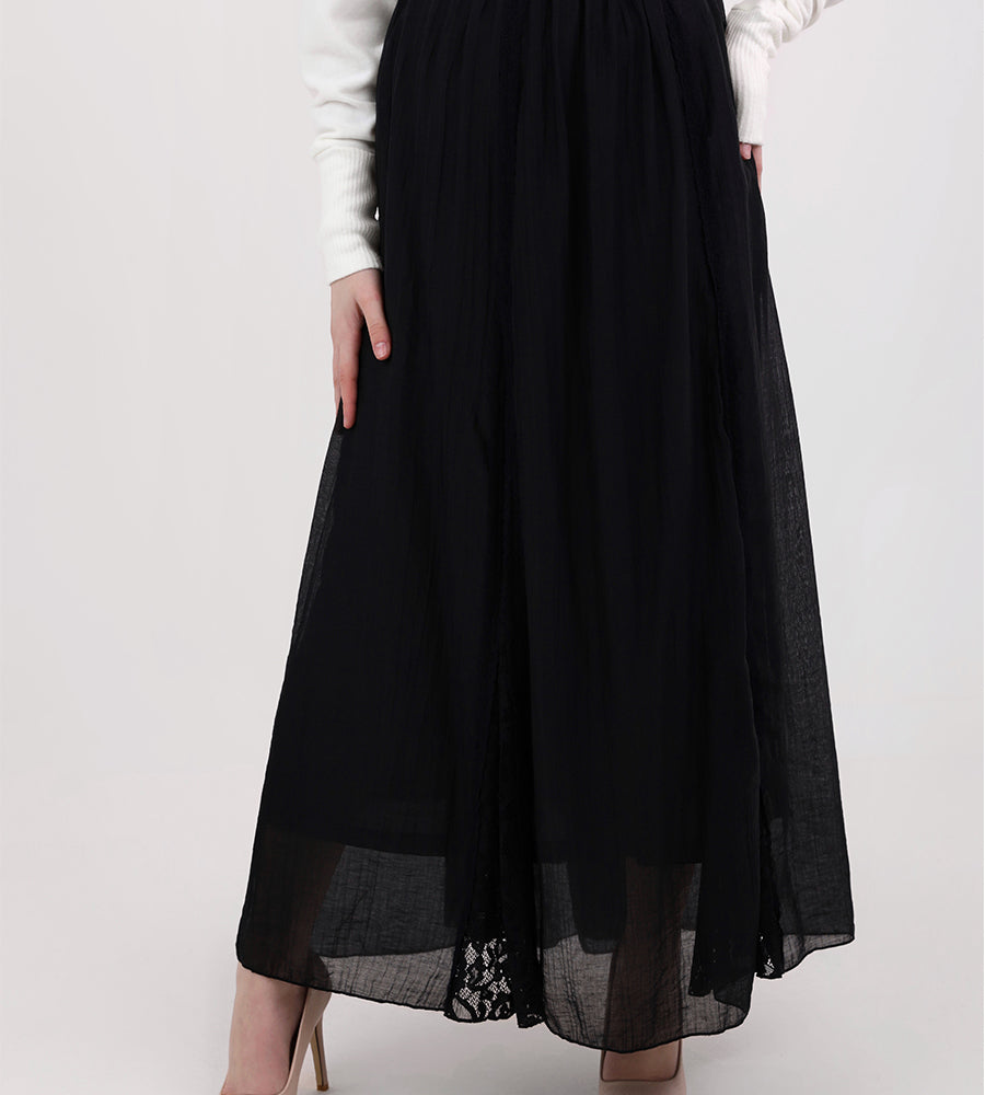 Long skirt with lace trim