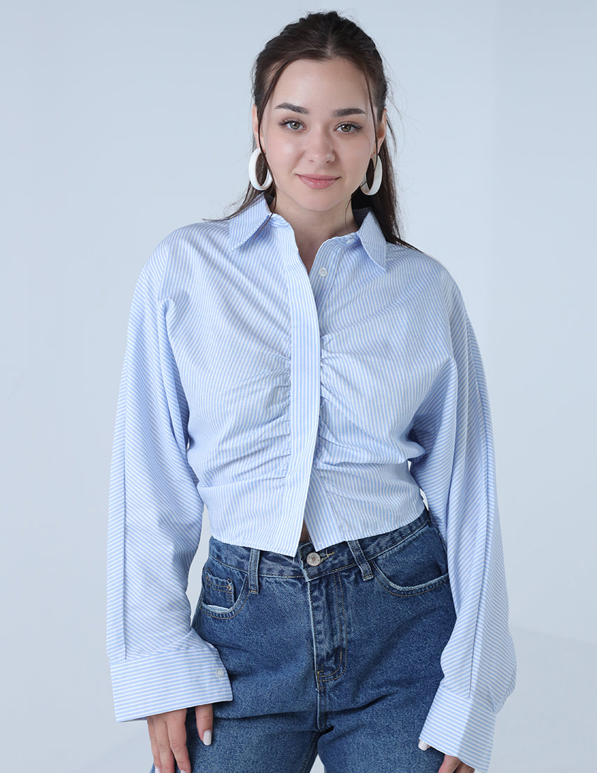 Shirt with details on the front
