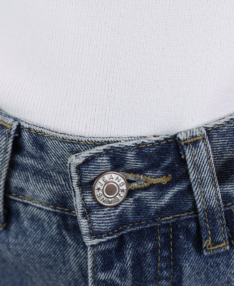 Light blue straight-cut jeans